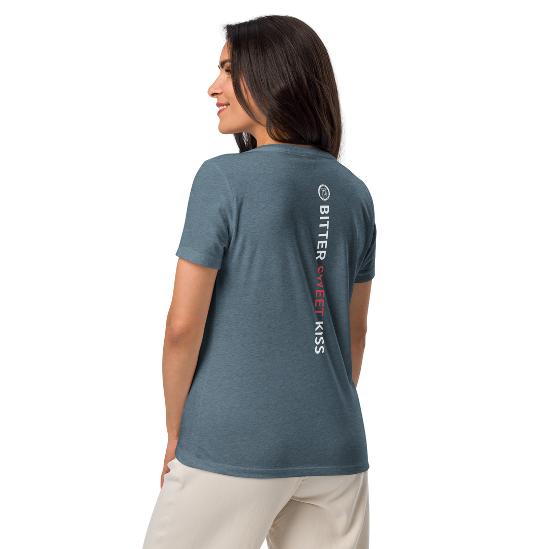 Lockeres Damen T-Shirt mit V-Ausschnitt - Bitter Sweet Kiss