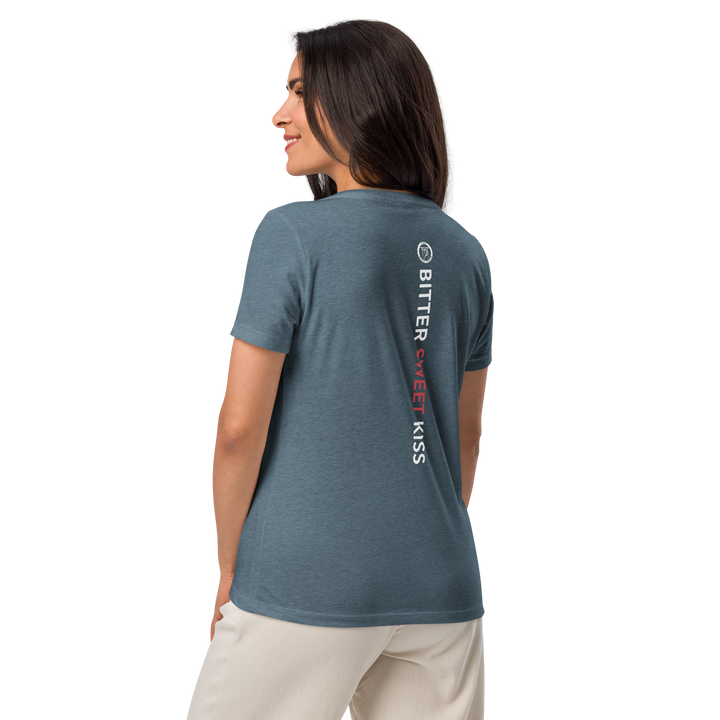 Lockeres Damen T-Shirt mit V-Ausschnitt - Bitter Sweet Kiss